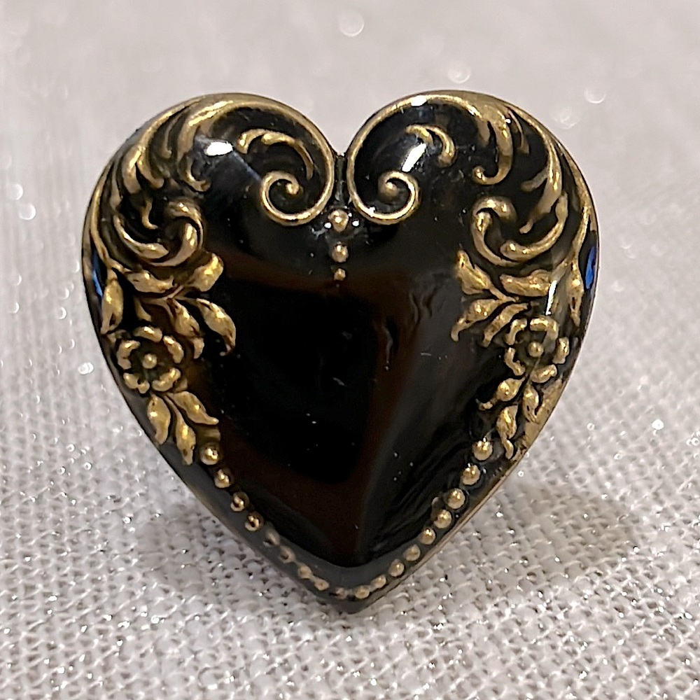Black enamel heart cocktail ring